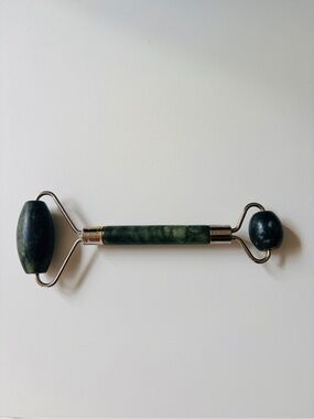 T.J.Maxx Dark Green Jade Double-Ended Facial Roller